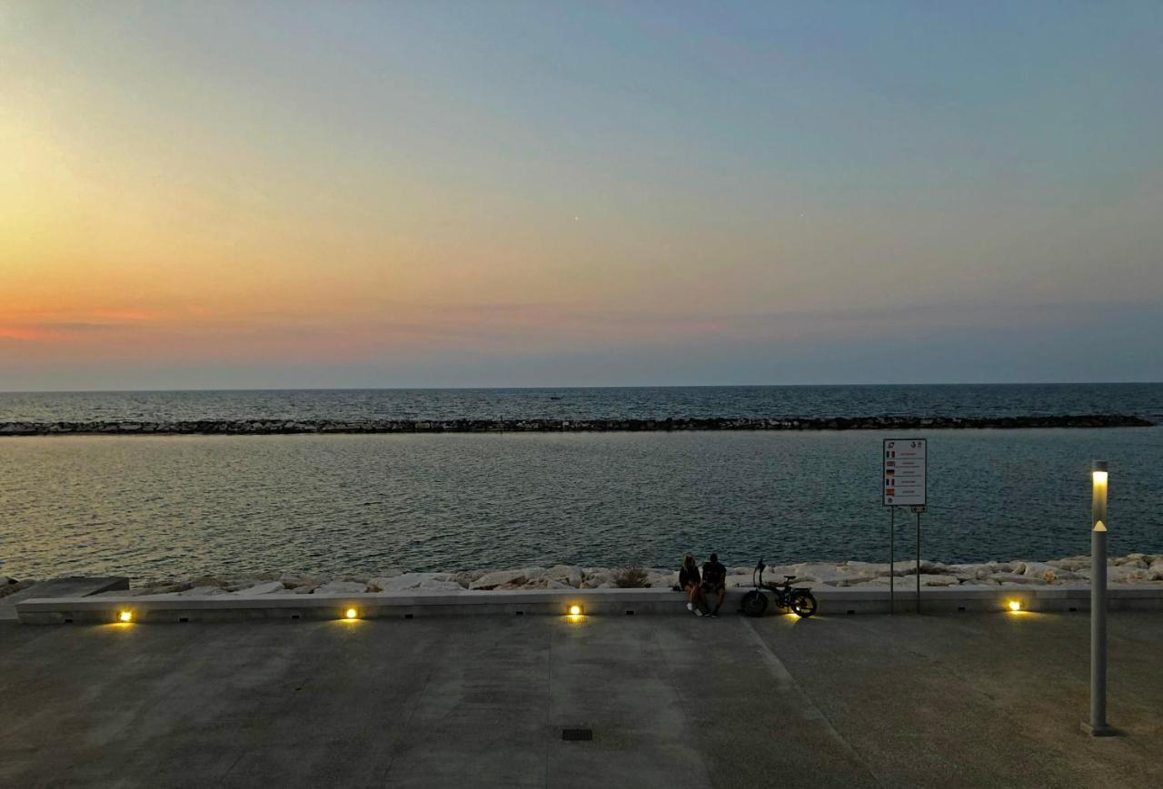 Sunny Beach Bari Fronte spiaggia Esterno foto